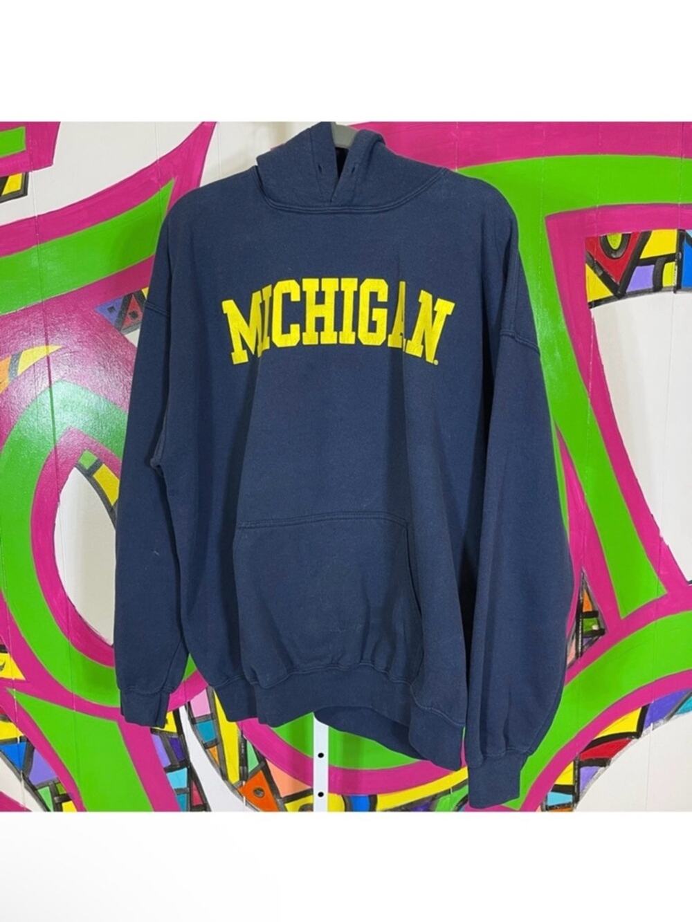 Gildan, Michigan Hoodie. Size XL. No Drawstrings. Good used condition!